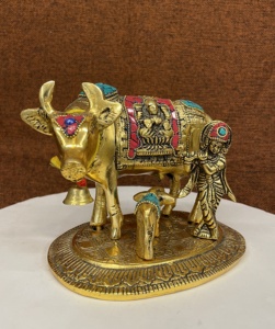 Estatua de Krishna para el hogar, decoración hecha a mano de vaca y pantorrilla chapada en oro de 5 pulgadas, para regalo de vuelta de boda india - Product Image 4