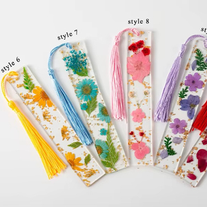 Nouveaux marque-pages décoratifs en résine faits à la main avec fleurs séchées, design Art Déco rond, pompons, dentelle florale transparente, rose, marguerite - Product Image 1