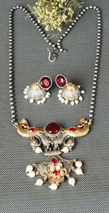 Parure de bijoux bohème pour femme, collier et boucles d'oreilles, en argent oxydé bicolore plaqué or, avec grenat et motif animal, style antique, pour mariage - Product Image 2