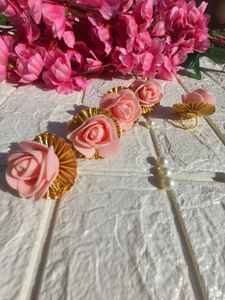 Bague ajustable traditionnelle Gota Patti avec rose en mousse pour mariage, Mayun, Henna, Nikah, tenue festive pour femmes et demoiselles d'honneur - Product Image 2