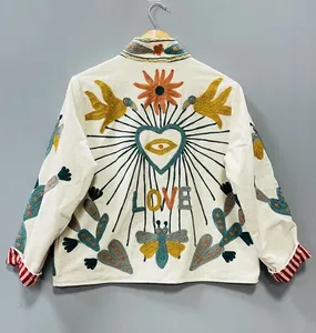 Veste en velours brodée Suzani traditionnelle en gros |   Veste florale faite à la main |   Fournisseur de vêtements de mode ethnique - Product Image 2