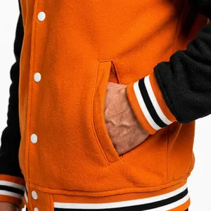 Chaqueta Varsity Unisex Naranja y Negra, Estilo Urbano Preppy, 100% Lana, Corte Regular, Ropa de Invierno, Protección Anti-UV y Cortavientos - Product Image 4