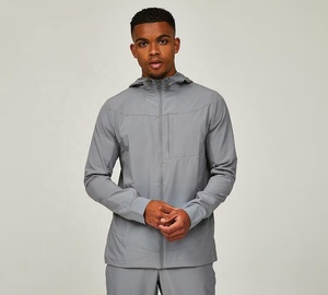 Veste coupe-vent imperméable à capuche pour homme, respirante, séchage rapide, fermeture éclair, service OEM, logo personnalisé, vêtements de sport pour la course à pied et la randonnée en plein air - Product Image 1