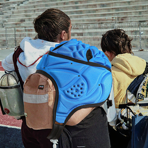 หมวกกันน็อคแบบปรับได้สำหรับฟุตบอล 7 คน ฟลักก์ฟุตบอล และสเก็ต พร้อมอุปกรณ์ป้องกันศีรษะแบบนุ่มสำหรับรักบี้ - Product Image 4