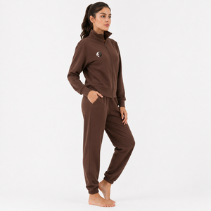 Survêtement élégant pour femmes, offrant un confort doux, une qualité durable et une grande liberté de mouvement pour les activités sportives, les voyages et les occasions décontractées. - Product Image 4