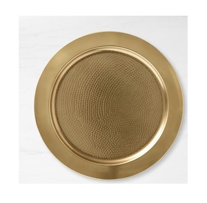 Assiettes de présentation sophistiquées en laiton, décoratives et rondes, pour la présentation haut de gamme lors de dîners, mariages, banquets et événements. - Product Image 2