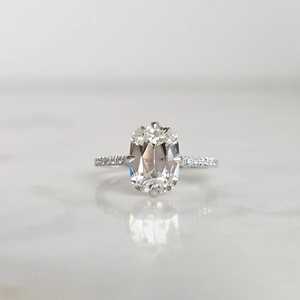 Anillo Clásico de Diamante Antiguo de Corte Cojín de 2.01CT con Brillo, Oro Blanco de 14K, Joyería Fina para Compromisos y Deseos para Parejas - Product Image 1