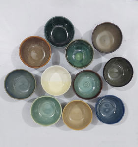 Surtido completo de 12 tazones de cerámica lanzados a mano con esmaltes de tonos suaves y vibrantes terrosos, cerámica funcional y decorativa - Product Image 1