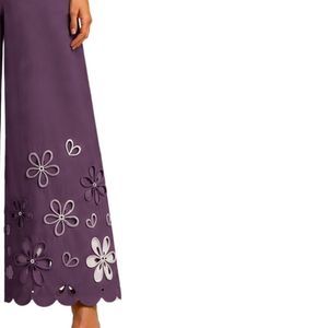 Pantalones Palazzo de Algodón Bordados de Pierna Ancha Morados Personalizados para Mujer con Estampado Floral Blanco y Cintura Alta - Ropa de Moda Personalizada - Product Image 4