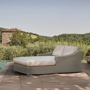 Lit de soleil double élégant et moderne en rotin PE avec structure en aluminium pour villas, hôtels et jardins au bord de la piscine - Mobilier d'extérieur écologique - Product Image 1