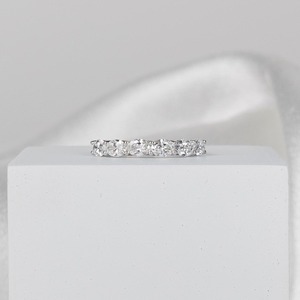 Anillo de media eternidad con diamantes cultivados en laboratorio de corte ovalado, anillo de boda de diamantes estilo East West, anillo de compromiso apilable para mujer - Product Image 3