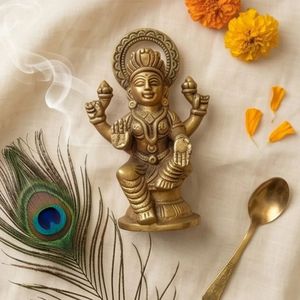 Figura de Lakshmi en Latón Chapado en Oro de 6.5 Pulgadas, Arte Religioso Coleccionable, Artesanía de Fundición, Escultura 3D - Product Image 3