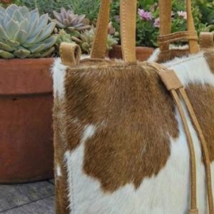 Sac fourre-tout portable de luxe en cuir de vachette véritable avec poils, broderie et fermeture éclair, idéal pour l'automne et l'été, sac à bandoulière tendance pour femme LHTB-0140 - Product Image 2