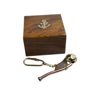 Llavero Decorativo con Diseño Náutico y Acabado Dorado, con Caja de Madera Color Marrón - Product Image 6