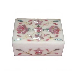 กล่องใส่เครื่องประดับทรงสี่เหลี่ยมลายดอกบัวดอกไม้สวยงามขนาด10x7.5ซม. ฝังพลอยมุกแม่หินอ่อนเป็นแรงบันดาลใจให้ความรักสง่างาม - Product Image 1