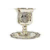 Ensemble de coupes Kiddush bleu marine en aluminium moderne avec décorations filigranées – Cadeau Judaica contemporain pour la vente en gros
