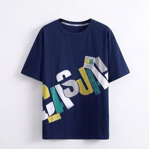 เสื้อยืดโอเวอร์ไซส์ทรงหลวมสไตล์สตรีทแวร์สำหรับผู้ชายรุ่นใหม่มาแรง ผ้าฝ้ายคุณภาพสูง รับทำโลโก้ตามสั่ง ขายส่งเสื้อผ้าสำหรับใส่ออกนอกบ้าน - Product Image 1