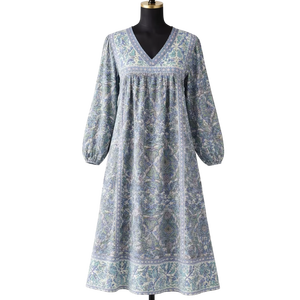 ชุดเดรสผ้าฝ้ายพิมพ์ลายบล็อกคอวี แขนยาวพลิ้วไหว แต่งชายกระโปรง  ชุดลำลองสบายๆ สำหรับผู้หญิง เหมาะสำหรับฤดูร้อน - Product Image 1