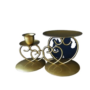 Portavelas de doble corazón hecho a mano al mejor precio Metal de lujo en soporte de vela de hierro chapado en oro acabado molde de vela de moda - Product Image 1