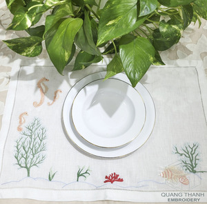 Sets de Napperons et Serviettes Personnalisés Faits Main Brodés 100% Lin Motifs Végétaux et Marins, Bordure Piquée, Lavables – Idéal Mariages et Événements à Domicile - Product Image 4