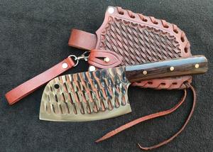 Couteau en acier forgé à la main personnalisé avec manche en bois, lame en forme de pied de mouton, pour le camping et les activités de plein air - Product Image 1