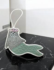 Décoration murale suspendue Sirène de luxe en Zari – Artisanat indien ethnique perlé pour chambre d'enfant, décoration thématique et usage festif - Product Image 3