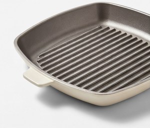 Poêle carrée en fonte avec surface striée et poignée crème, idéale pour l'hôtellerie et les ustensiles de cuisine haut de gamme - Product Image 4
