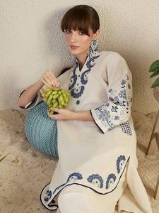 Ensemble Kurta et pantalon en organza blanc brodé pour femme, col montant, manches cloche, motif floral traditionnel, idéal pour mariage - Product Image 4