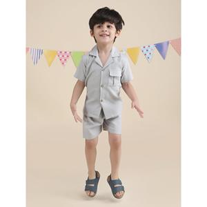 Conjunto de dos piezas Polka Tots de manga corta en color gris. - Product Image 1