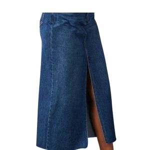 Jupe longue en jean taille haute pour femme, bleu moyen, avec fente avant et ourlet brut, coupe droite, style décontracté streetwear d'été - Product Image 2