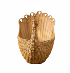 ตะกร้าเก็บของรูปนกยูงทำจากหวายธรรมชาติสานด้วยมือ ตะกร้าหวายตกแต่งสำหรับซักผ้าอเนกประสงค์จากเวียดนาม - Product Image 2