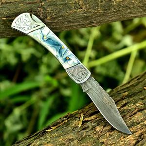 Couteau pliant artisanal en acier Damas avec fourreau en cuir pour la chasse et l'extérieur - Product Image 5