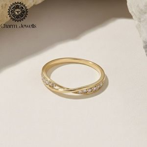 แหวนหมั้นเพชรโมอิสซาไนต์ทรงคุชชั่นชุบทองคำ 22k เงินสเตอร์ลิง Charm_Jewells ประดับเพชรแบบหนามเตย รับรองโดย IGI น้ำหนัก 3 กรัม สำหรับทั้งชายและหญิง - Product Image 1