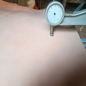 Cuir de buffle pleine fleur de qualité supérieure, tanné végétal, 5 mm d'épaisseur, tempérament dur, pour semelles de chaussures et sacs, taille moyenne 7 à 8 pieds carrés par pièce - Product Image 3