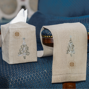 Broderie d'arbre argenté sur couverture en tissu de lin et serviette. Décorations réutilisables et confortables pour les célébrations hivernales. - Product Image 1