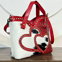 Sac à bandoulière en cuir véritable fait main avec motif cœur, style western, pour boutique de mode, avec sangle réglable