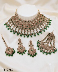 Nouvel ensemble de bijoux ethniques de mariée de haute qualité, dernier cri, plaqué or et rhodium, avec collier Maang Tikka et boucles d'oreilles, zircon vert, tendance - Product Image 1