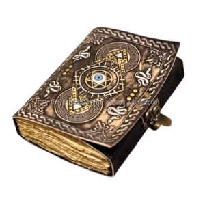 Libro de Hechizos Grimoire de Cuero Genuino Grabado con Diseño Clásico de Ojo Turco Egipcio y Animal, Hecho a Mano, con Cierre de Latón en Forma de C, Regalo Gótico Vintage - Product Image 1