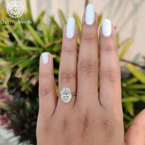 แหวนหมั้นเพชรโมอิสซาไนต์ทรงคุชชั่น Charm Jewells รับรองโดย IGI ตัวเรือนทอง 18K แบบ Prong Setting แหวนแต่งงานคลาสสิกสำหรับผู้หญิง รุ่นที่ 3 - Product Image 3