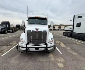 Camión Usado Convencional con Cabina Dormitorio 579, Semirremolque de Carga Pesada para Transporte Industrial y Logístico, Modelos 2022, 2023, 2024 - Product Image 1