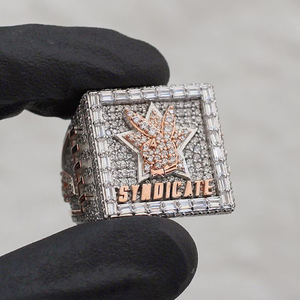 Anillo de Sello Cuadrado de Lujo con Moissanita, Diseño de Conejo Estrella Hip Hop, Bicolor Plata y Oro, Joyería de Declaración, Regalo - Product Image 1