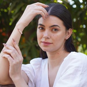 สร้อยข้อมือทองคำประดับเพชรคลาสสิกคุณภาพพรีเมียม ดีไซน์โซ่ปรับได้ สำหรับผู้หญิง สง่างาม คลาสสิกเหนือกาลเวลา ของขวัญวันครบรอบ - Product Image 4