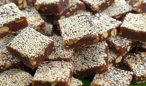 Caramelos de plátano con sabor tradicional, con jengibre, nueces y sésamo, suaves, masticables, con aroma a plátano fresco, ideales para la hora del té, fáciles de llevar. - Product Image 5
