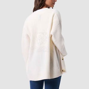 Cárdigan clásico para mujer, tejido de punto suave, diseñado para brindar comodidad, estilo y durabilidad para el uso diario. - Product Image 4