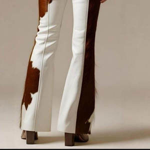 Pantalon en cuir véritable imprimé vache noir pour femme, style tendance 2026, sur mesure, prix de gros - Product Image 1