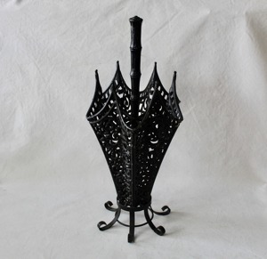 Porte-parapluie élégant noir en forme de parapluie, idéal pour les cafés, les hôtels, les chambres à domicile, organisateur décoratif et idéal pour offrir en cadeau, provenant d'Inde. - Product Image 6