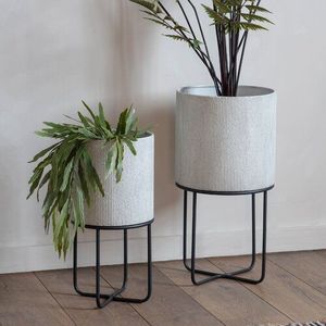 Pot de fleurs en métal moderne avec finition dorée de luxe pour la décoration de réception d'hôtel, fournisseur de pots de fleurs en métal pour marques privées - Product Image 5