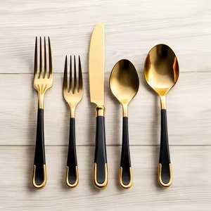 Ensemble de couverts en métal décoratifs modernes avec poignée design pour un style de table luxueux - Product Image 1