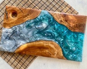 Bandeja de Servir Personalizada de Madera y Resina con Diseño Mediterráneo, Forma Rectangular, Acabado de Epoxi Verde de Lujo - Product Image 3