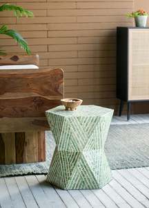 Mesa decorativa con acentos de concha de capiz a rayas verdes, taburete de mosaico de nácar con forma de reloj de arena, muebles decorativos de nácar para dormitorio y sala de estar - Product Image 3